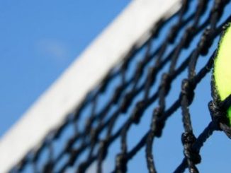 Кладењето на тенис